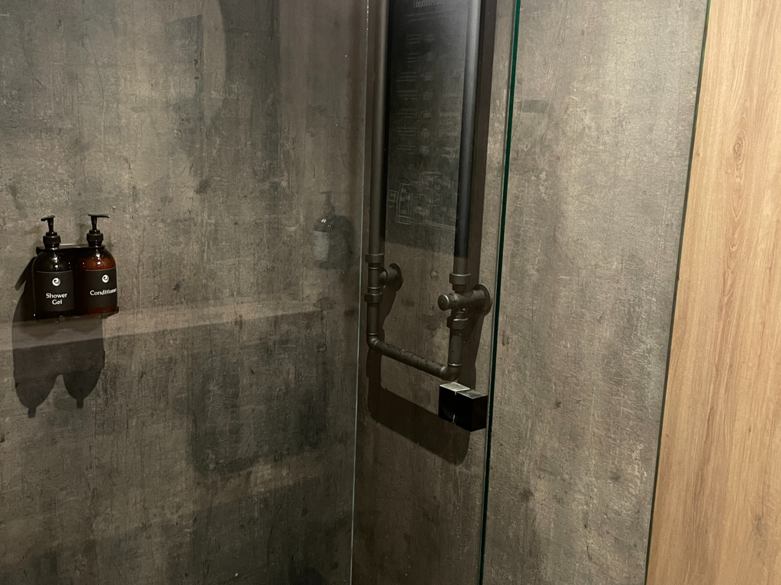 geschwender-leistung-fitness-schwimmbad-foehn-nassraumeinrichtung-1536x1152